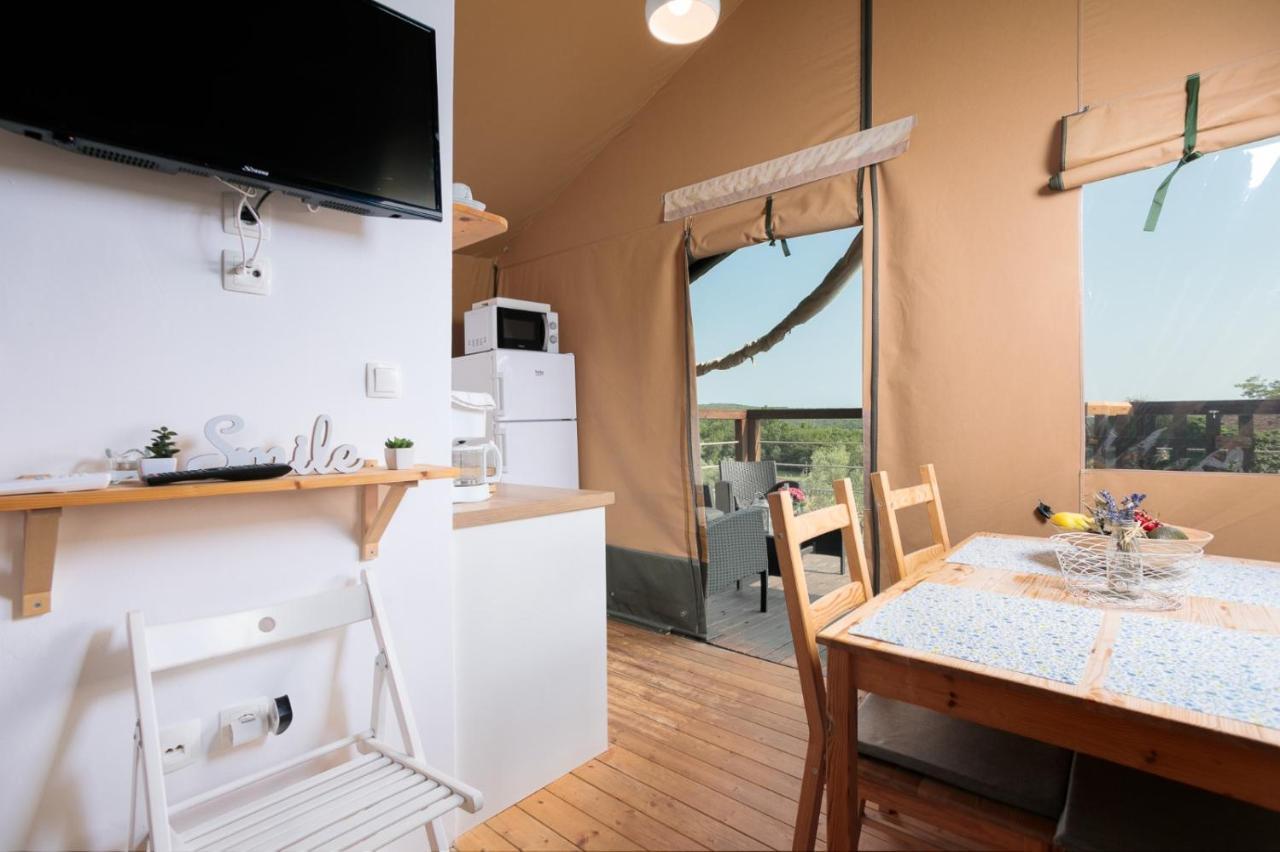 Prima Insula Glamping Ξενοδοχείο Brusici Εξωτερικό φωτογραφία